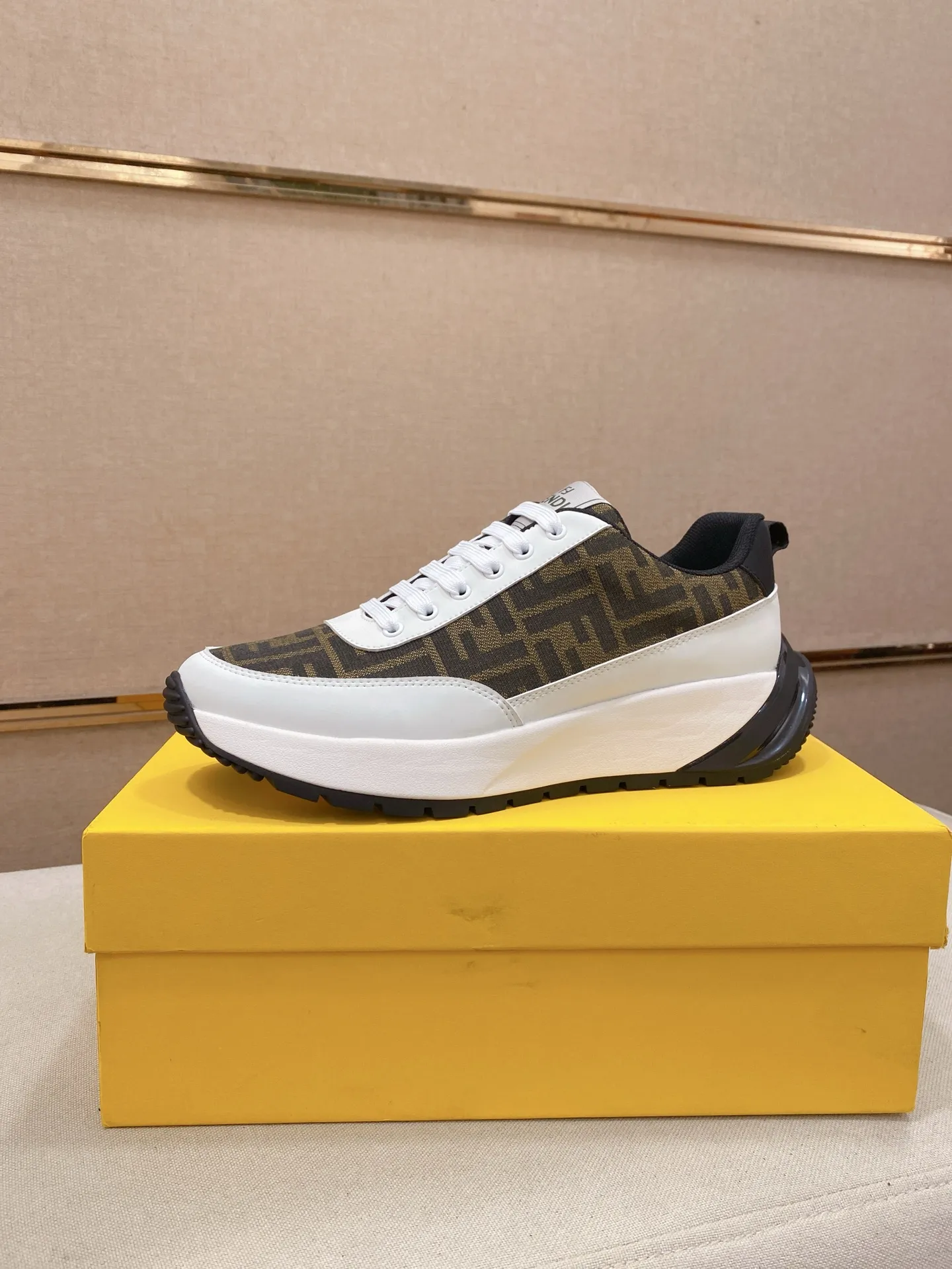 Factory price 442💰 (fendi) New high-top 👊🏻 upper 🇮🇹 imported cowhide fabric 🇩🇪 imported breathable mesh lining. The original outsole is molded to highlight the identity of every man, and the upper foot is elegant and stable🚶🏻🚶🏻The high-end custom counters reproduce the original version📯No matter the wind or rain, the shoe last remains unchanged and can withstand the verification of time🔍️,🔵 Size: 38-44